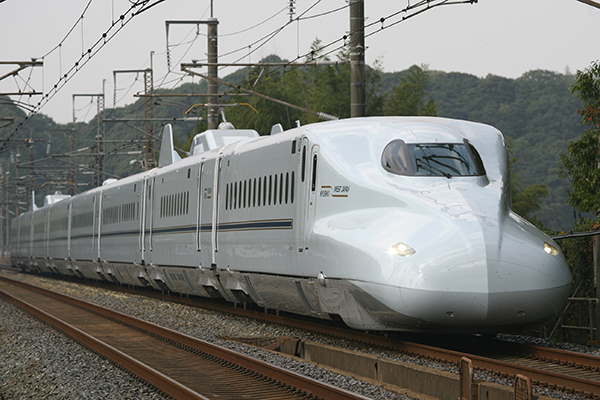山陽・九州新幹線の新型車両に当社の内装材をご採用いただきました