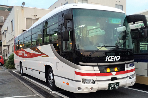 京王電鉄バスの高速バスに当社の内装材をご採用いただきました