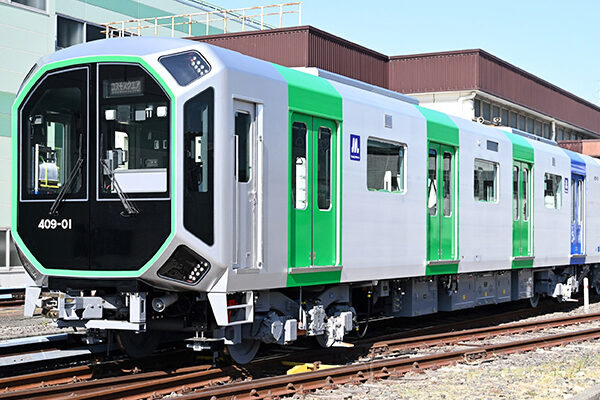 大阪市高速電気軌道中央線400系に当社の内装材をご採用いただきました