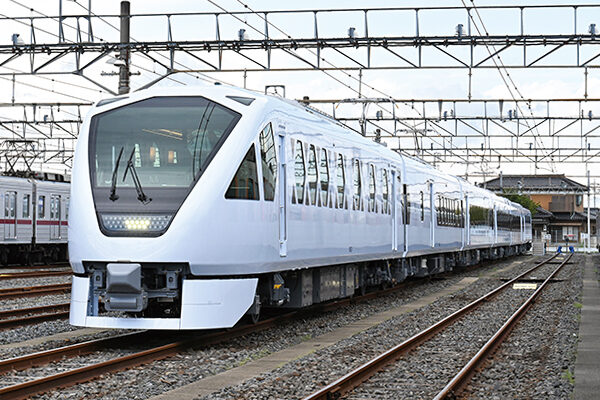 東武鉄道の新型特急N100系「スペーシア X」に当社の内装材をご採用いただきました