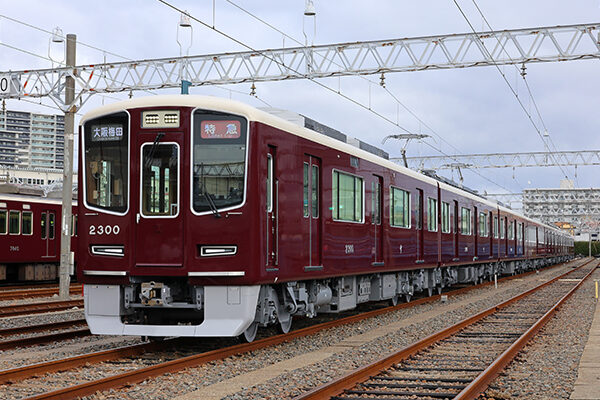 阪急電鉄2300系と座席指定サービス「PRiVACE(プライベース)」に当社の内装材及び非常脱出はしごをご採用いただきました