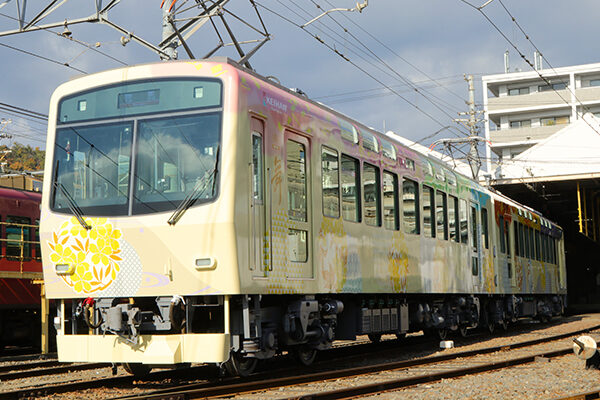 叡山電鉄 展望列車「舞」に当社の内装材をご採用いただきました