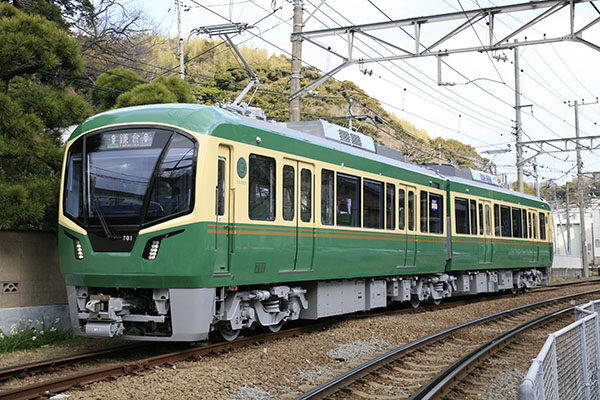 江ノ島電鉄の700形に当社の内装材をご採用いただきました